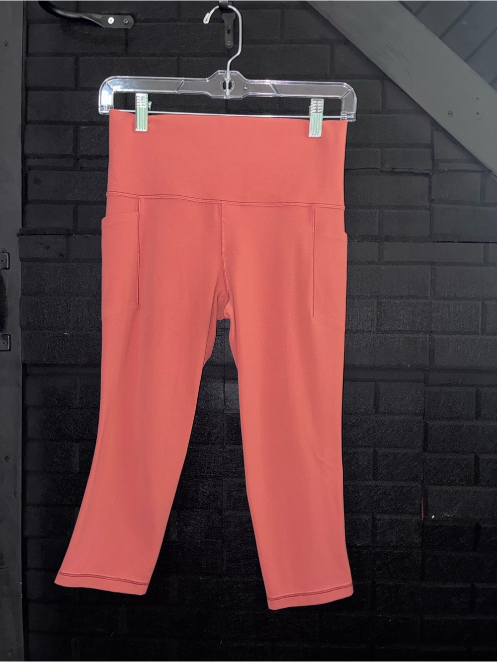 Athleta coral capri leggings side pocket yoga workout pants.